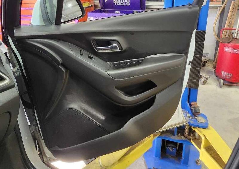 2020 Chevrolet Trax Front Door Trim Panel