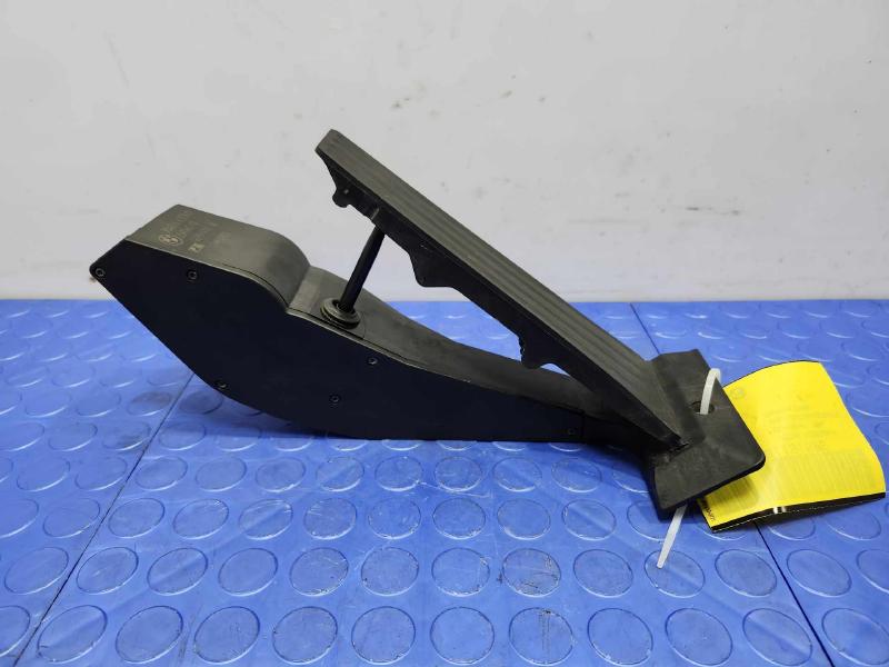 2003-2008 BMW Z4 Acccelerator Pedal Assembly Genuine OEM Part 35416762326