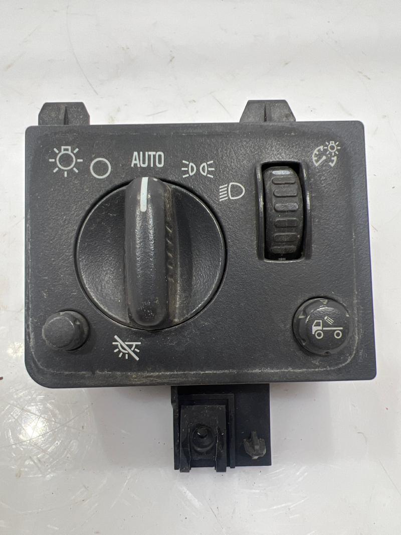2004 Chevrolet Colorado Headlight Switch (Dash Mtd)