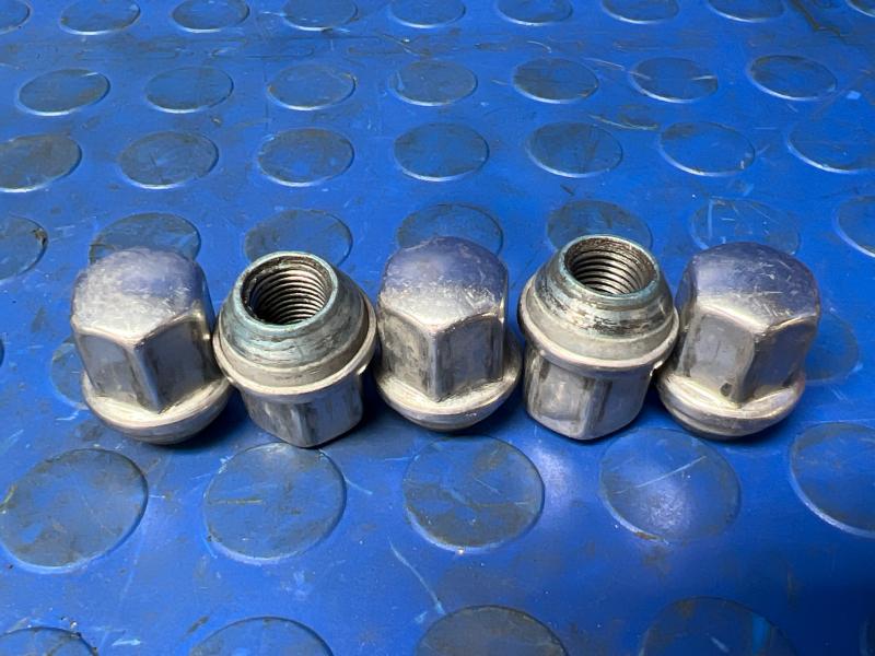 2012 Buick LaCrosse Lug Nuts