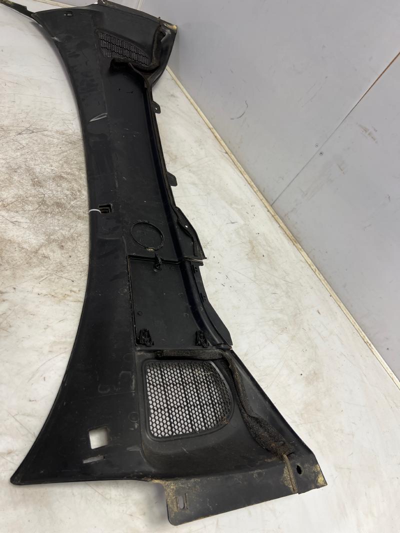 2010 - 2017 Volvo XC60 Cowl Grille Cowl Screen OEM 31402670