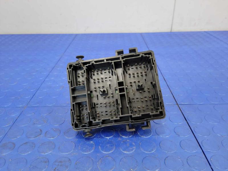 2007-2014 Cadillac Escalade Body Wiring Harness Junction Block OEM 20813086