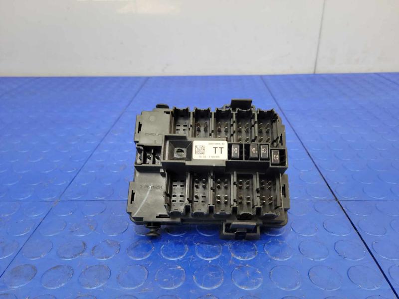 2007-2014 Cadillac Escalade Body Wiring Harness Junction Block OEM 20813086