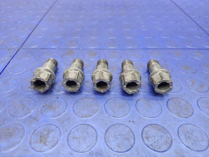 2013 Volkswagen Jetta Lug Nuts