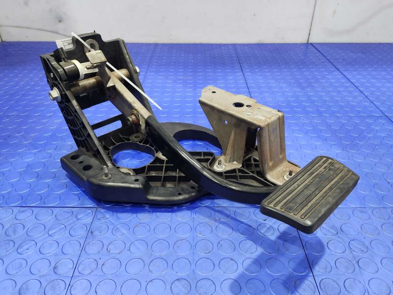 2014 Chevrolet Silverado 1500 Brake Pedal