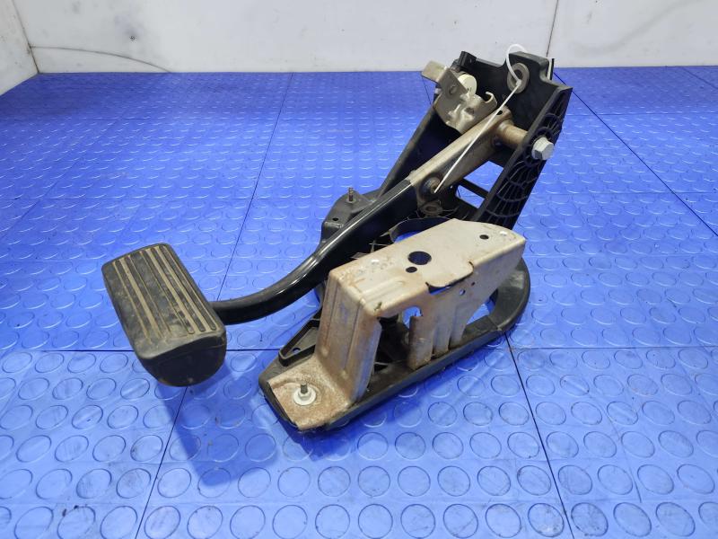 2014 Chevrolet Silverado 1500 Brake Pedal