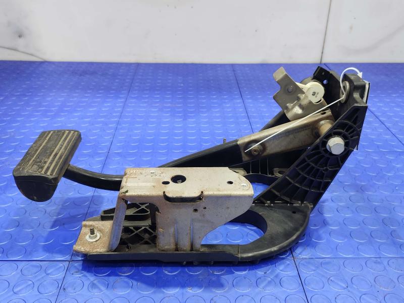 2014 Chevrolet Silverado 1500 Brake Pedal