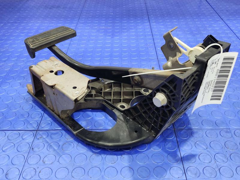 2014 Chevrolet Silverado 1500 Brake Pedal