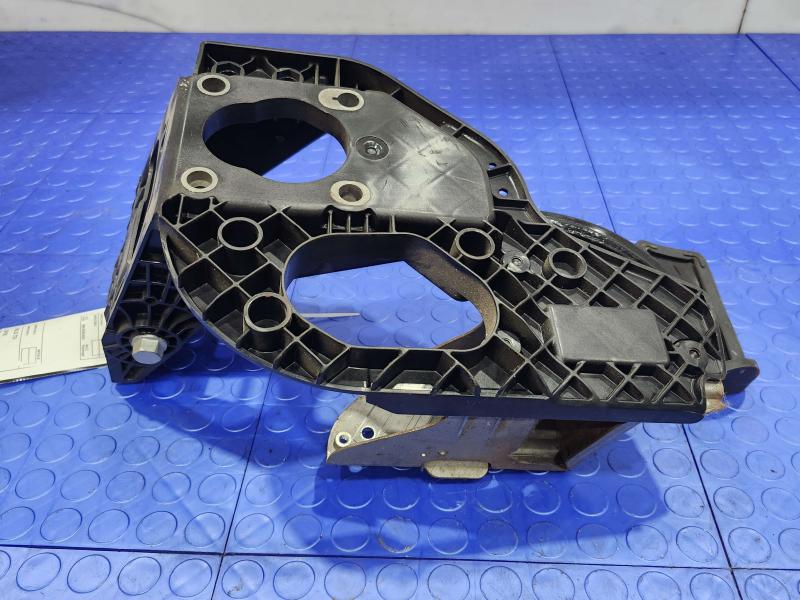 2014 Chevrolet Silverado 1500 Brake Pedal