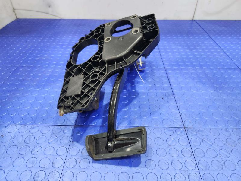 2014 Chevrolet Silverado 1500 Brake Pedal