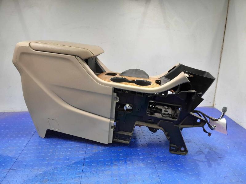 2017-2018 GMC Acadia Center Floor Console Assembly Tan Leather OEM 84111796