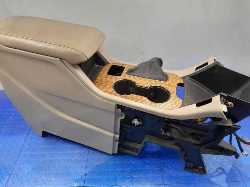2017-2018 GMC Acadia Center Floor Console Assembly Tan Leather OEM 84111796