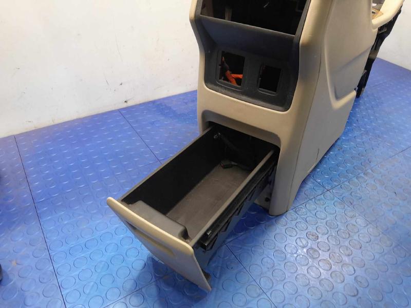 2017-2018 GMC Acadia Center Floor Console Assembly Tan Leather OEM 84111796