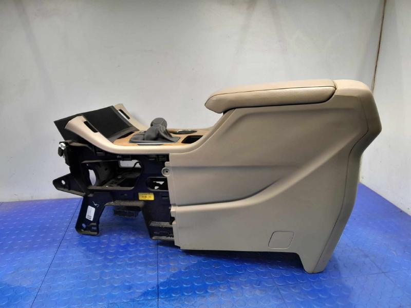 2017-2018 GMC Acadia Center Floor Console Assembly Tan Leather OEM 84111796