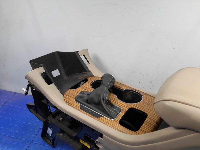 2017-2018 GMC Acadia Center Floor Console Assembly Tan Leather OEM 84111796