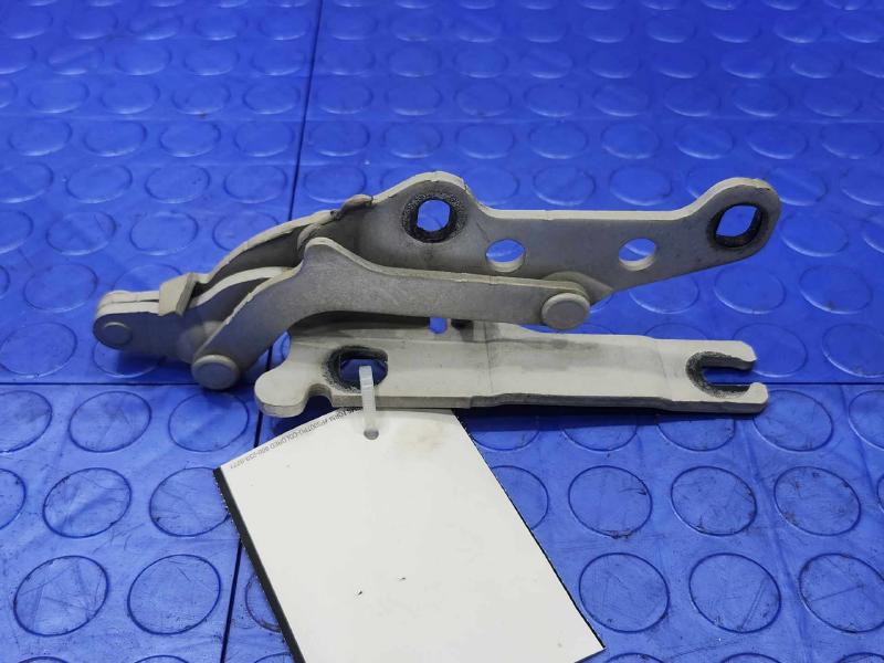 2006 BMW Z4 Hood Hinge