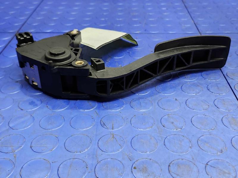 2013-2017 Nissan Leaf Accelerator Pedal Assembly Genuine OEM 180023RA0A