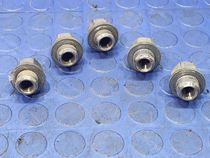 2014 Toyota Prius Lug Nuts