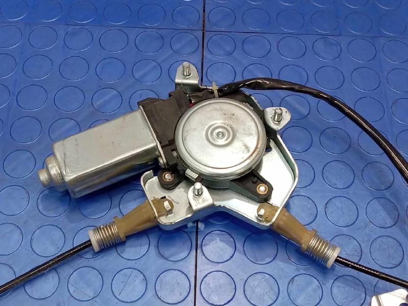 1999 Toyota Camry Front Door Regulator