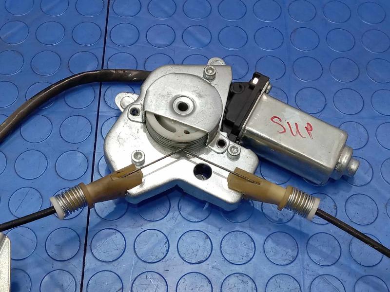 1999 Toyota Camry Front Door Regulator