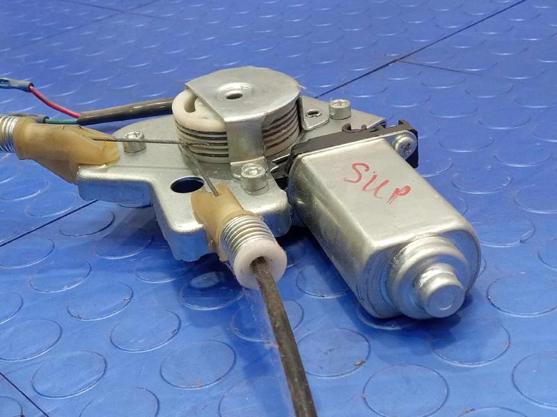 1999 Toyota Camry Front Door Regulator
