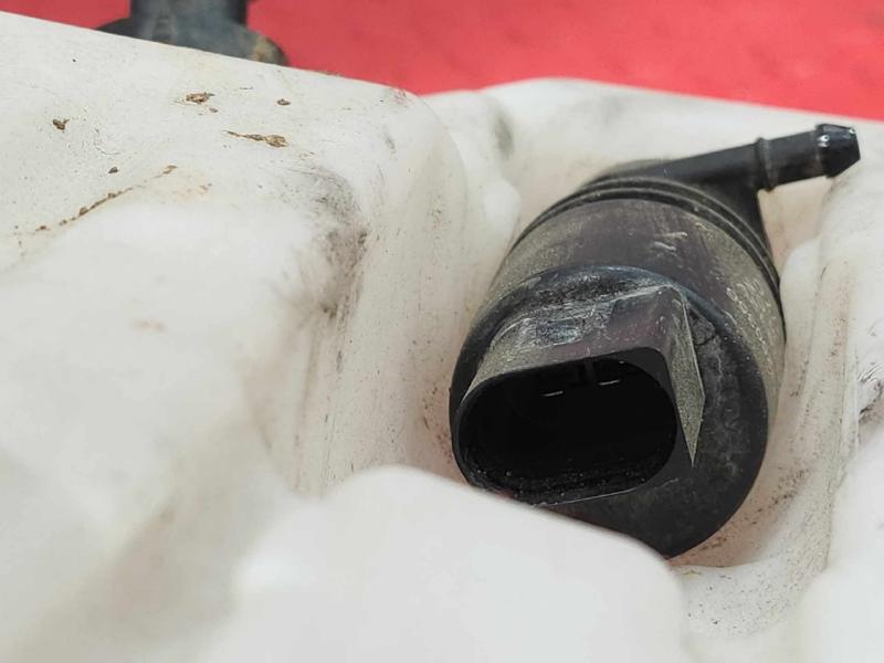 2013 Chevrolet Malibu Washer Bottle