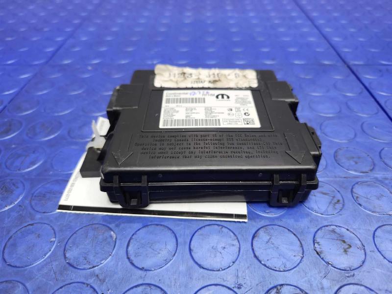 2018 Jeep Compass Receiver Hub Module Passive Entry Control Module OEM 68286841AD