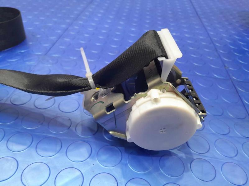 2017 Lincoln MKC Rear Seat Belt