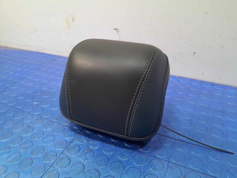 2015 Chrysler 200 Headrest