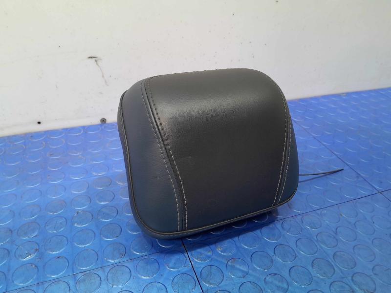 2015 Chrysler 200 Headrest