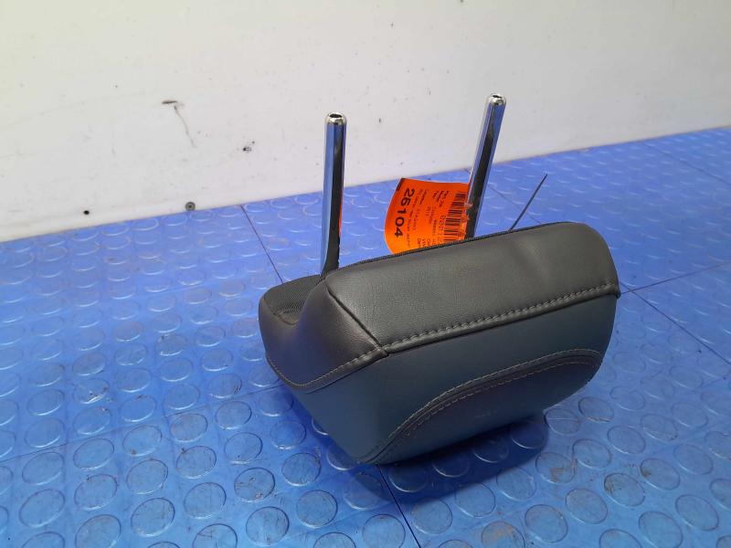 2015 Chrysler 200 Headrest