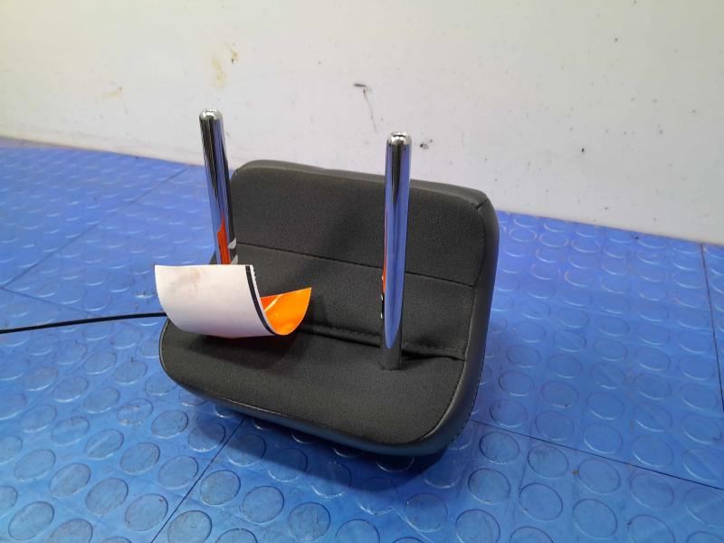 2015 Chrysler 200 Headrest