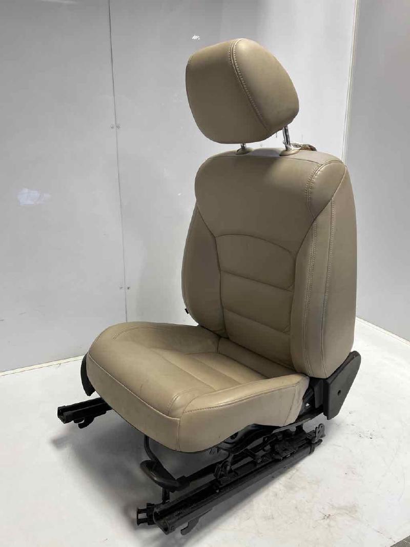 2014 Chevrolet Cruze Front Seat