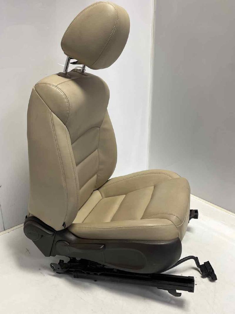 2014 Chevrolet Cruze Front Seat