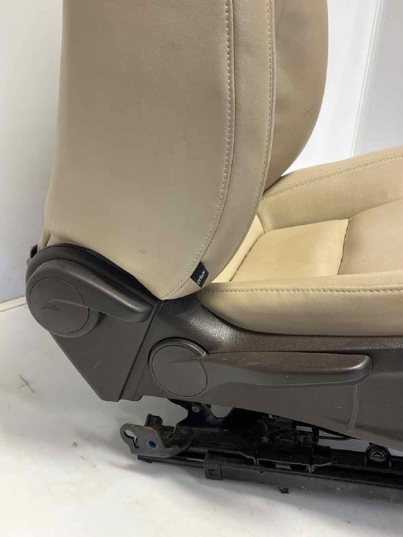 2014 Chevrolet Cruze Front Seat