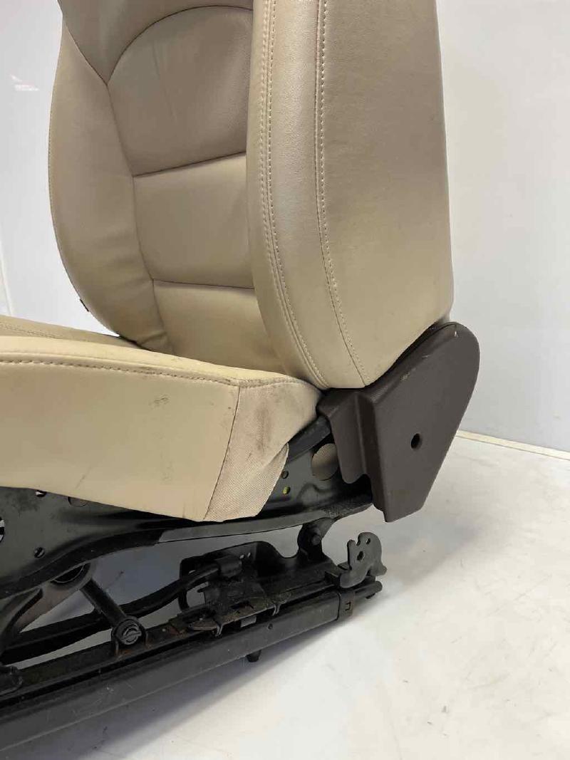 2014 Chevrolet Cruze Front Seat