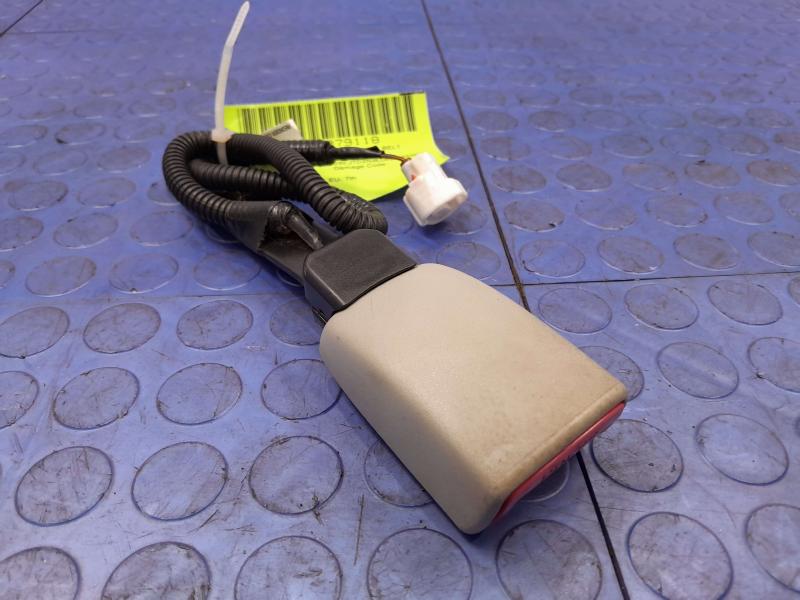 2013 Toyota Prius Front Seat Belt