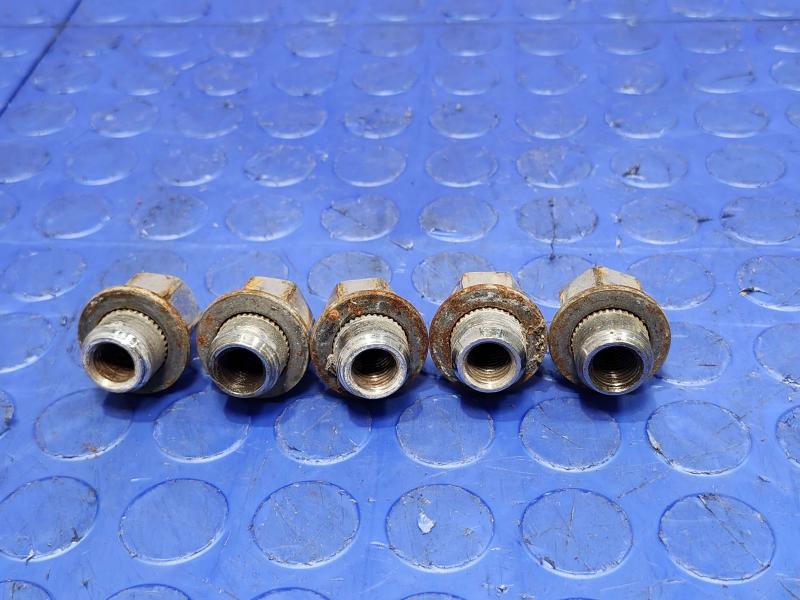 2016 Kia Sedona Lug Nuts