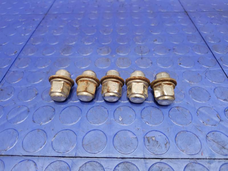 2016 Kia Sedona Lug Nuts