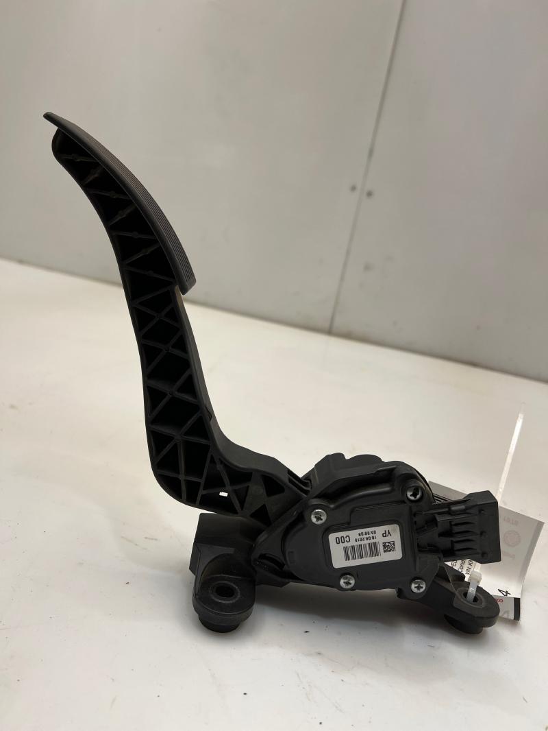2015 - 2020 Kia Sedona Acclerator Pedal Assembly with Sensor OEM 32700A9000
