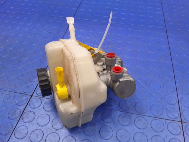 2018 BMW 740I Master Cylinder