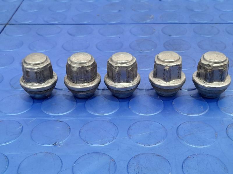 2018 Ford Focus Lug Nuts