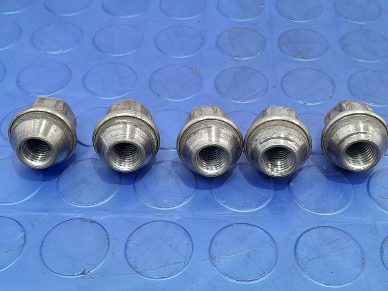 2018 Ford Focus Lug Nuts