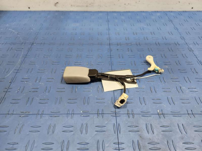 2013 Toyota Camry Front Seat Belt