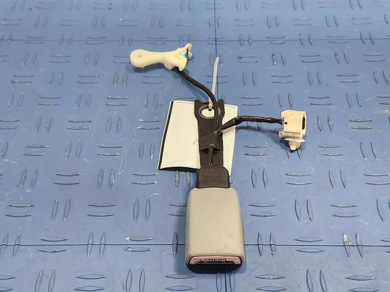 2013 Toyota Camry Front Seat Belt
