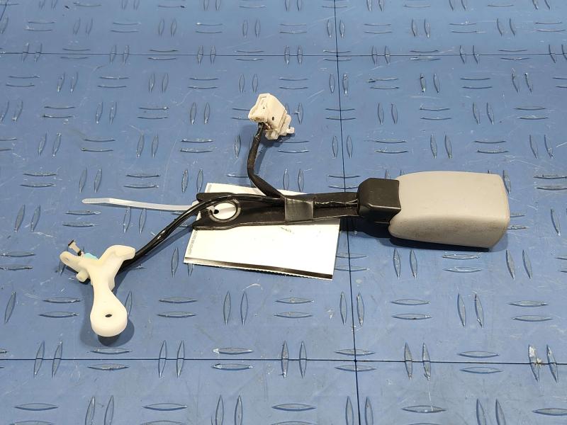 2013 Toyota Camry Front Seat Belt
