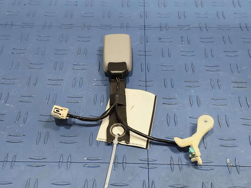 2013 Toyota Camry Front Seat Belt
