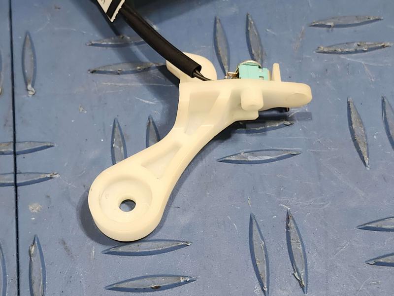 2013 Toyota Camry Front Seat Belt