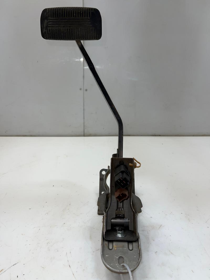 2005 - 2007 Nissan Frontier Xterra Pathfinder Brake Pedal Assembly OEM 46501-EA00B