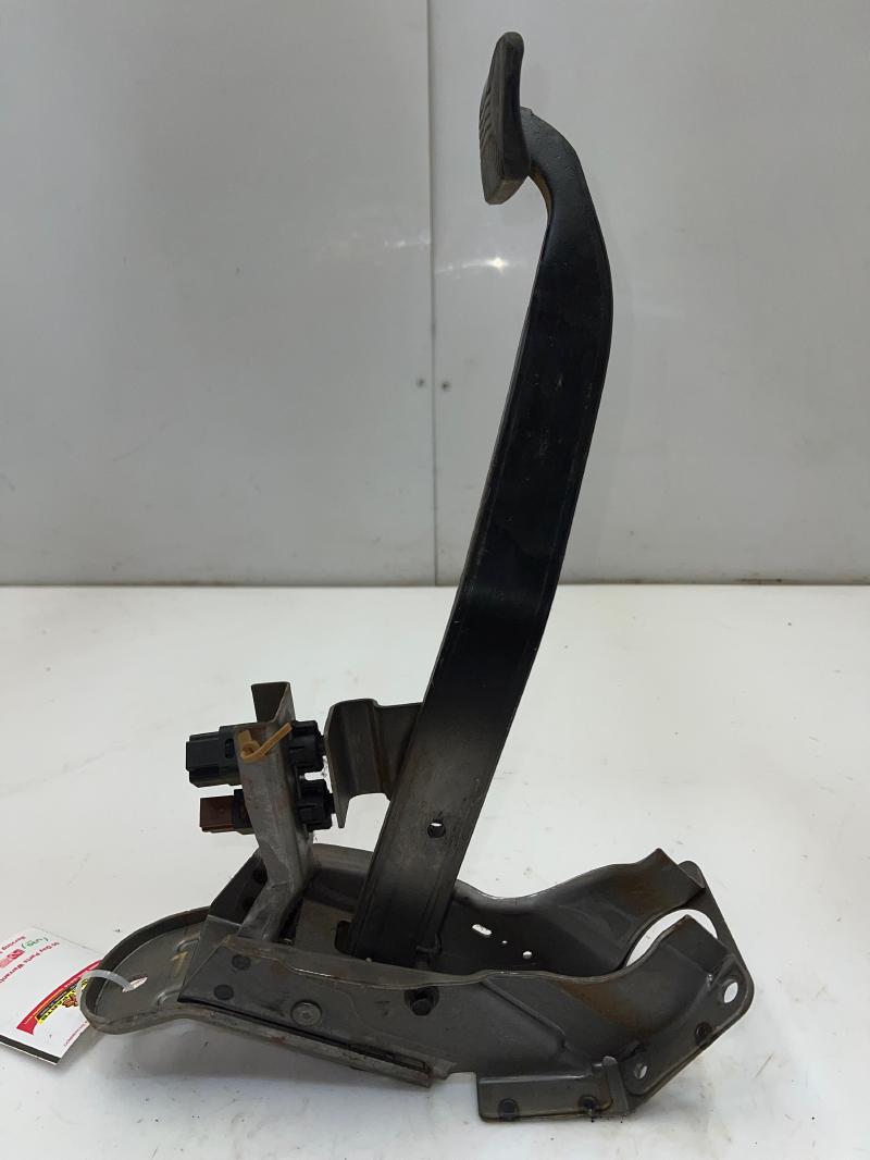 2005 - 2007 Nissan Frontier Xterra Pathfinder Brake Pedal Assembly OEM 46501-EA00B